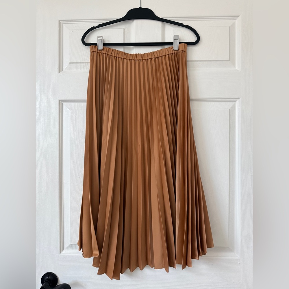 Uniqlo Pink Pleated Skirt